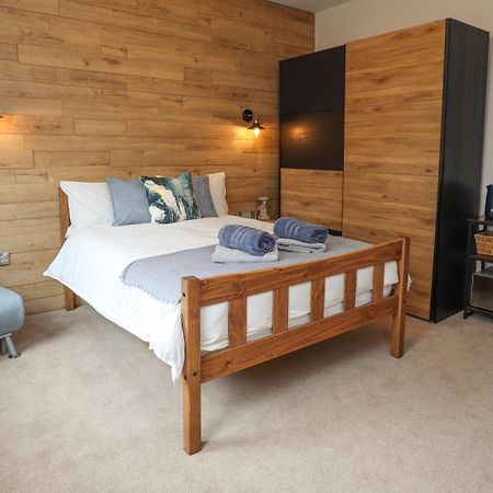 Aqua Nest Eastbourne - En-Suite, Free Parking, Kitchen Exterior photo